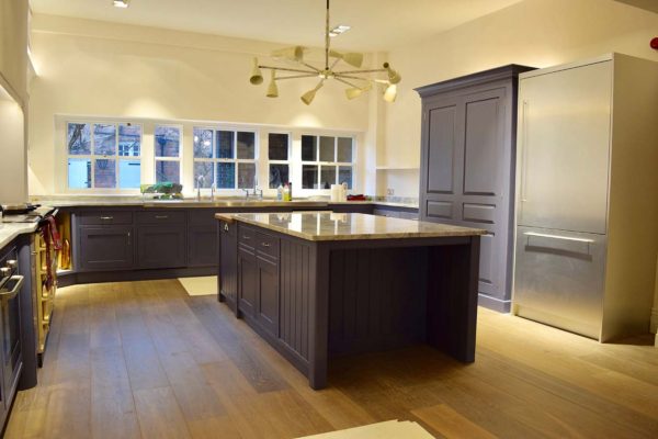 Matte blue kitchen respray